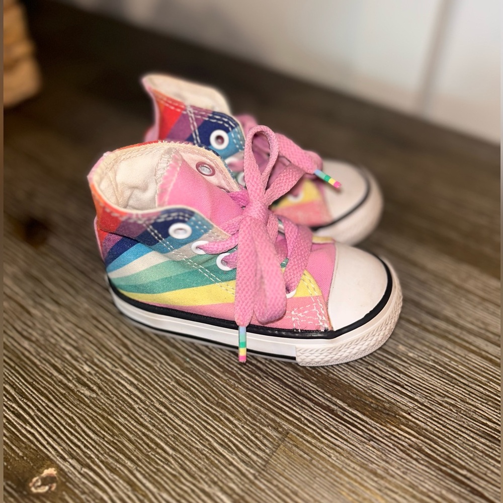 High top converse Size 4 good condition
